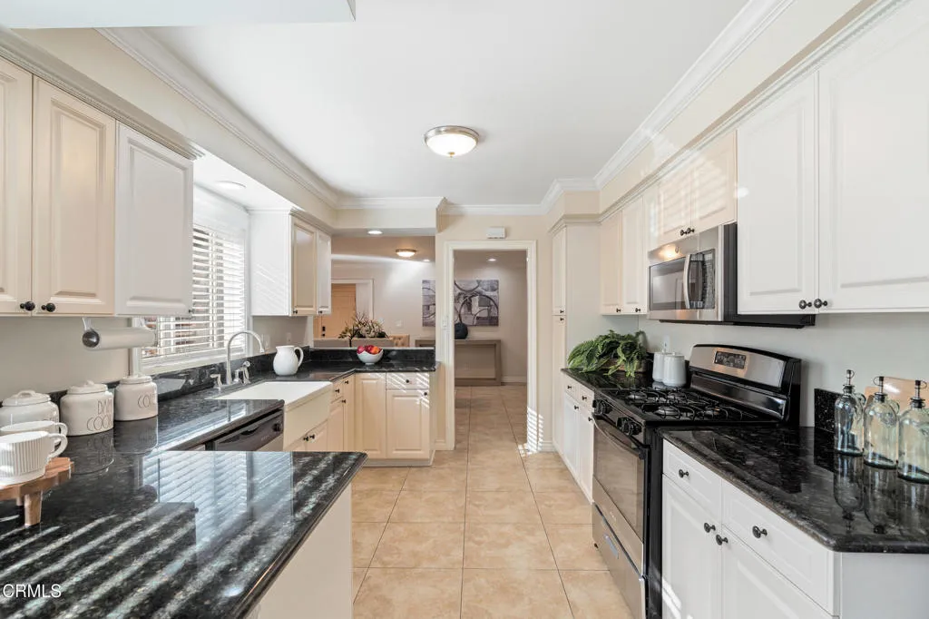 Pasadena, California 91107, United States, 3 Bedrooms Bedrooms, ,2 BathroomsBathrooms,Residential,Active,238852