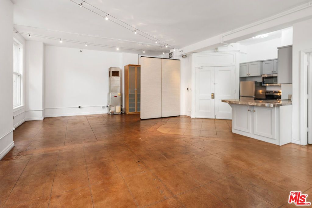 Photo of 215 W 7th Street #508, Los Angeles, CA 90014 (MLS # 26651195)