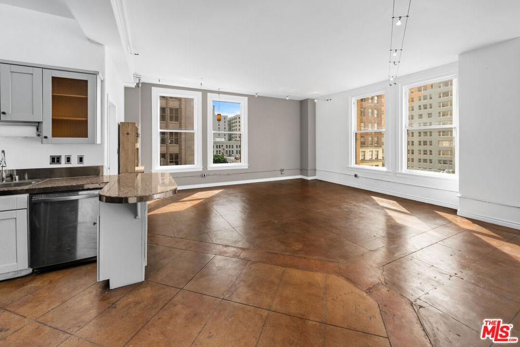 215 W 7th Street 508