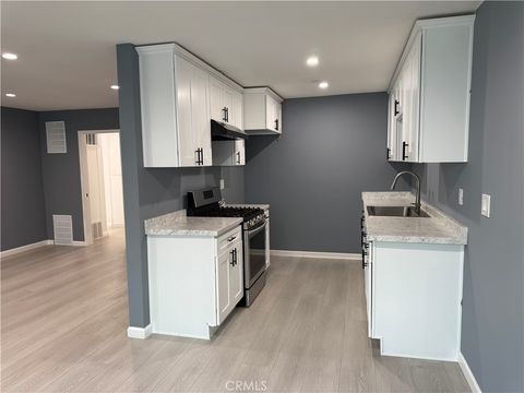 Photo of 6722 Whitsett Avenue, North Hollywood, CA 91606 (MLS # BB25223163) Photo of 6722 Whitsett Avenue, North Hollywood, CA 91606 (MLS # BB25223163)