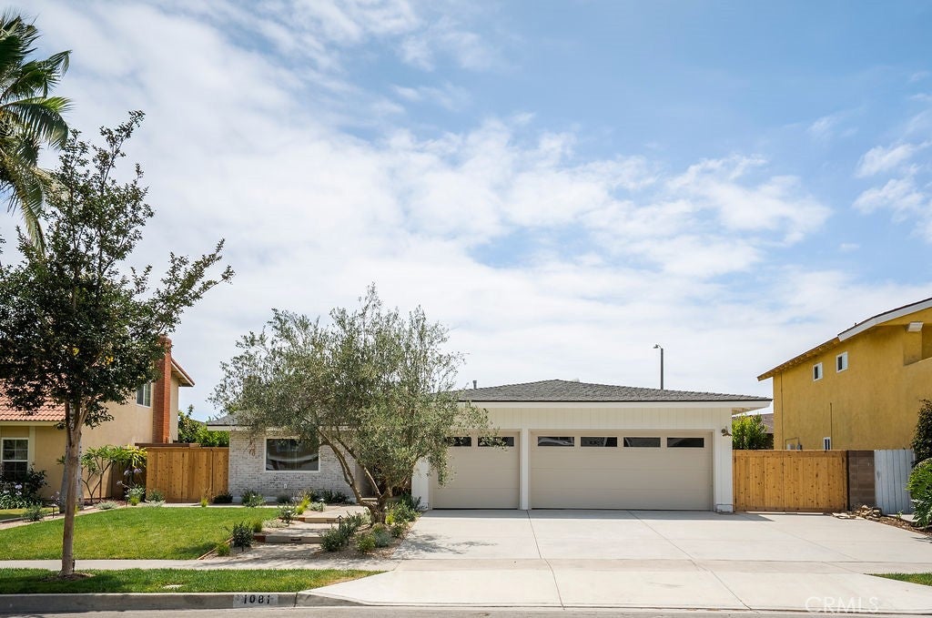 1081 Tulare DR