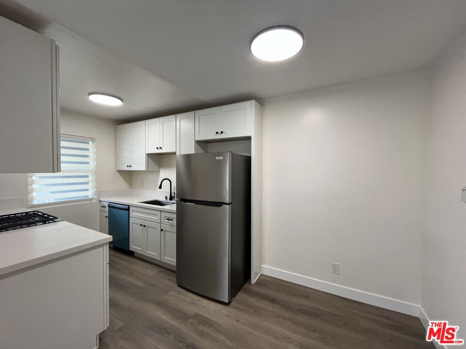 Well remodeled and maintained 2 bedroom / 1.5 bathroom unit on the second floor. Parking fee of $100 included in the asking rent.