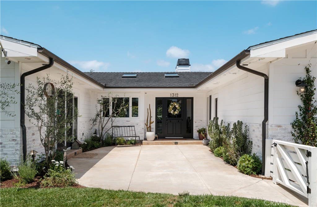 Photo of 1312 Nottingham Road, Newport Beach, CA 92660 (MLS # OC26164274)