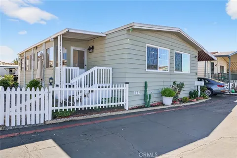 201 E Arrow Highway Unit 12, Glendora, CA 91740 - MLS#: DW25249571