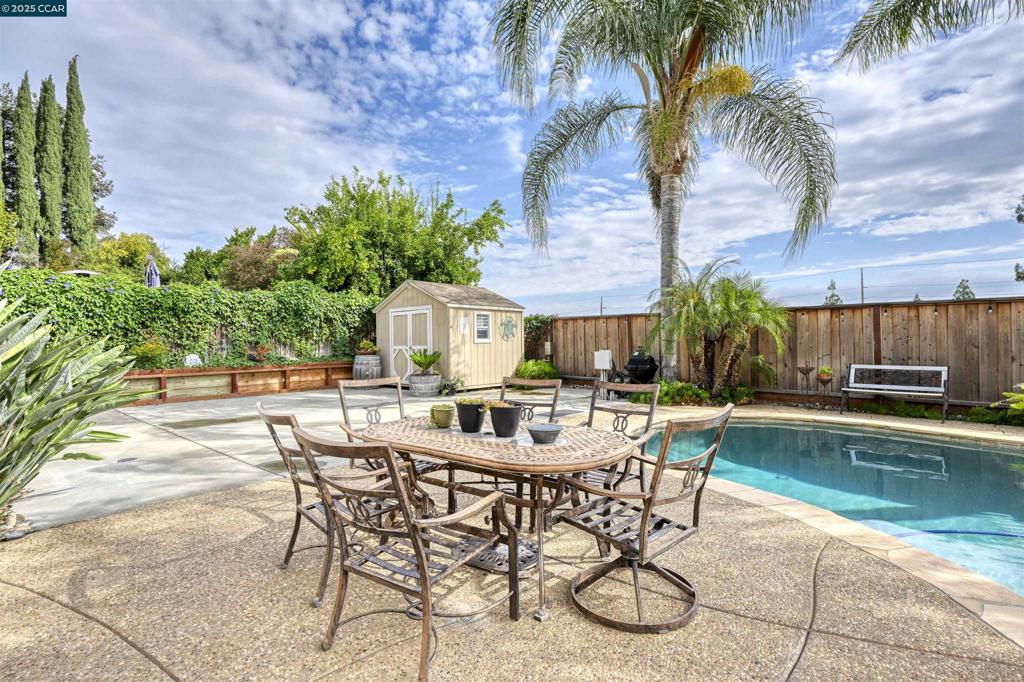 PULTE ESTATES - Residential