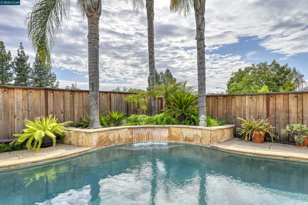PULTE ESTATES - Residential