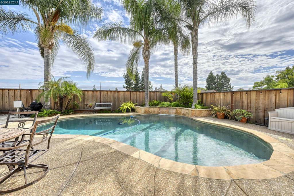 PULTE ESTATES - Residential