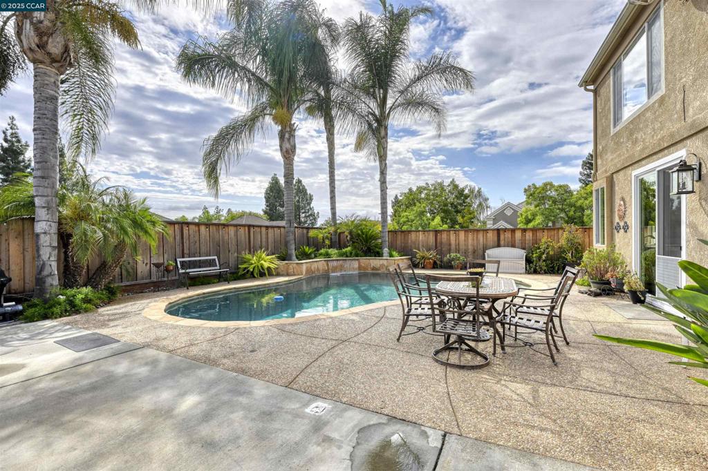 PULTE ESTATES - Residential
