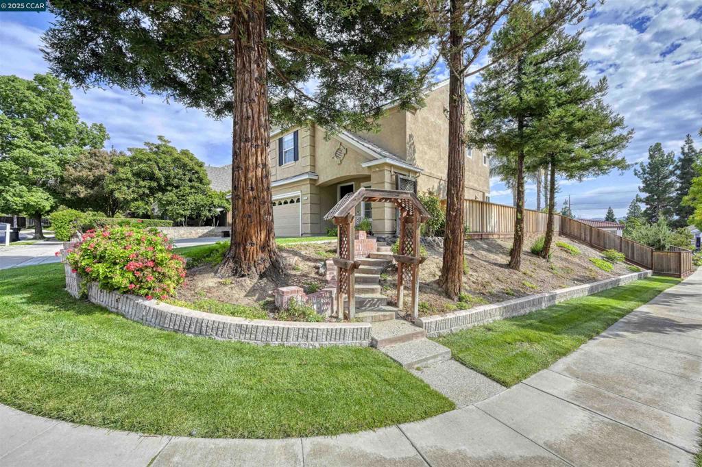 PULTE ESTATES - Residential