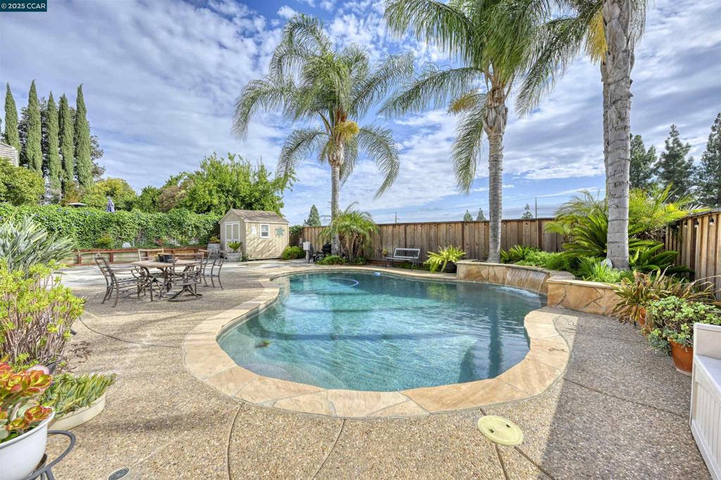PULTE ESTATES - Residential