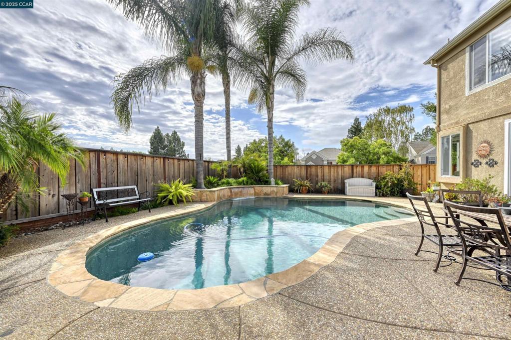 PULTE ESTATES - Residential