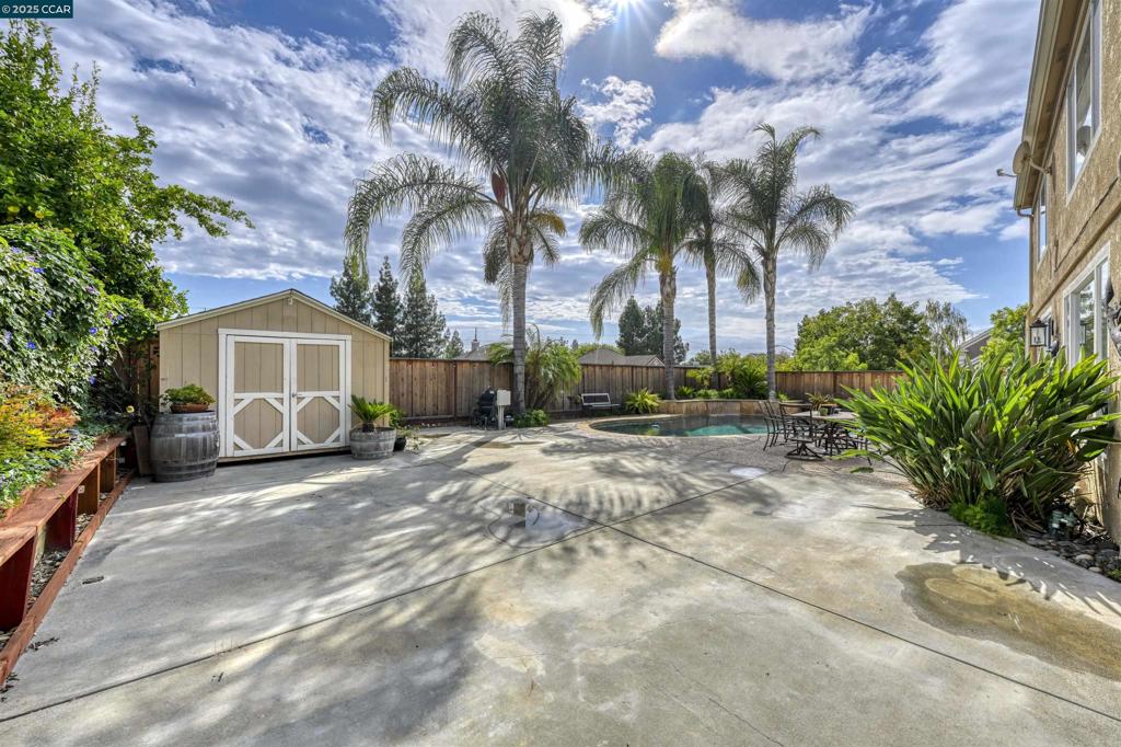 PULTE ESTATES - Residential