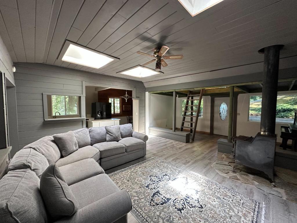 9 Sequoia Drive