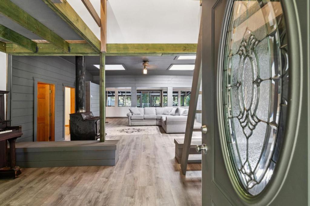 9 Sequoia Drive