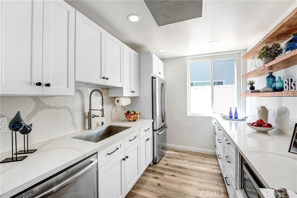 Photo of 6150 Buckingham Pkwy #106, Culver City, CA 90230 (MLS # PW25226349)