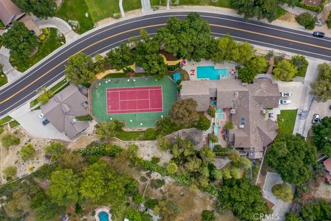 Photo of 15657 Live Oak Springs Canyon Rd, Canyon Country, CA 91387 (MLS # SR26093213)