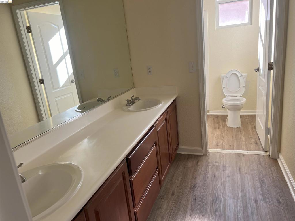 2469 2469 Sparrow Ct