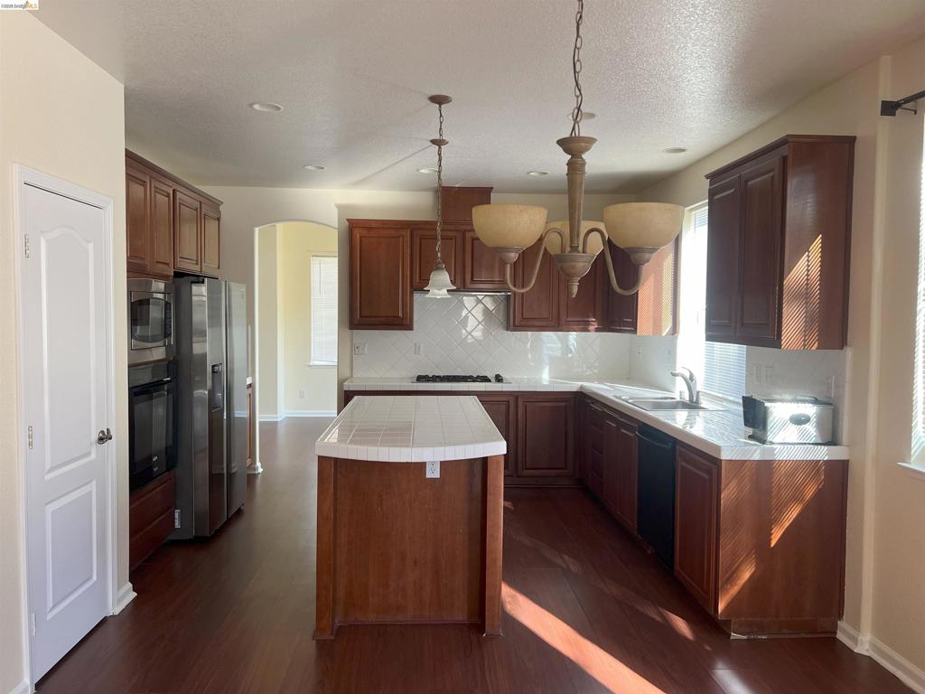 2469 2469 Sparrow Ct