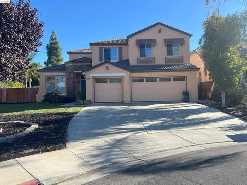 Photo of 2469 2469 Sparrow Ct Ct, Antioch, CA 94531 (MLS # 41126010)