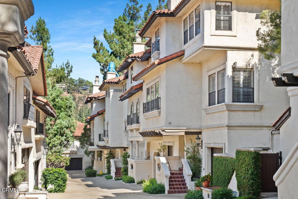 70 N Arroyo Boulevard, Pasadena CA 91105