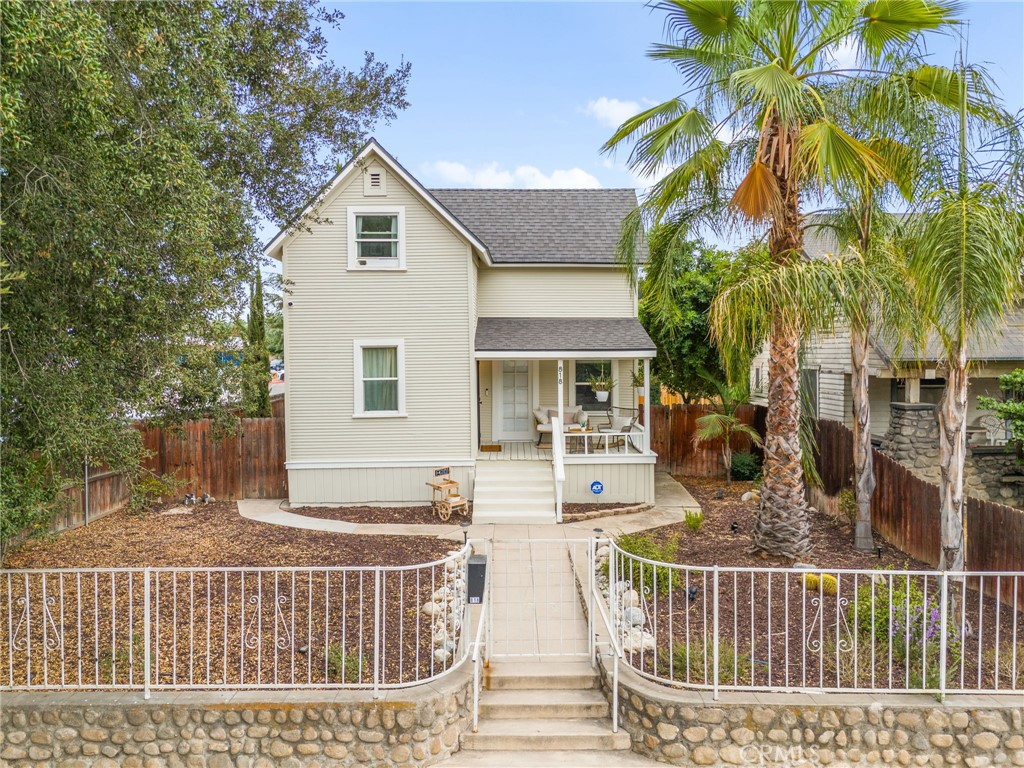 818 E Colton Avenue