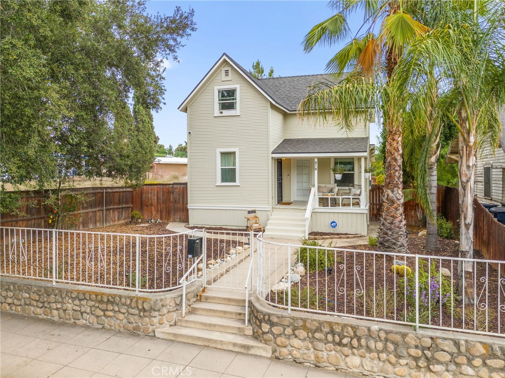 818 E Colton Avenue
