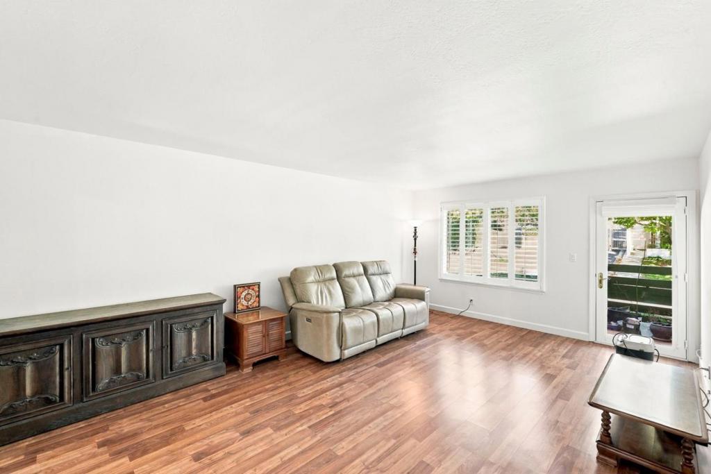 4004 Farm Hill Boulevard 103