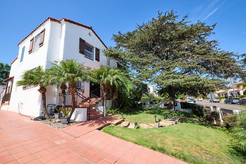 2454 presidio dr DR