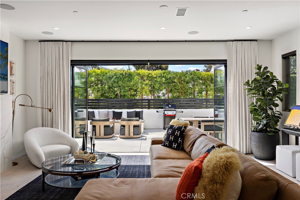 419 Narcissus, Corona Del Mar CA 92625 - Photo 16