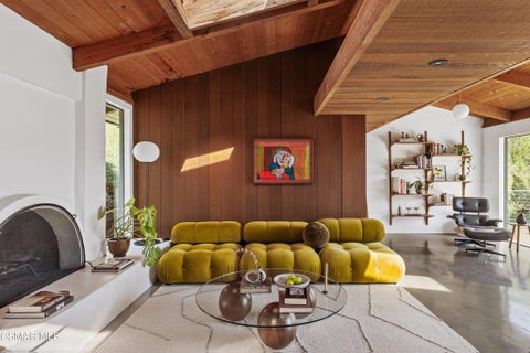 Photo of 22910 Portage Circle Drive, Topanga, CA 90290 (MLS # 226004688)