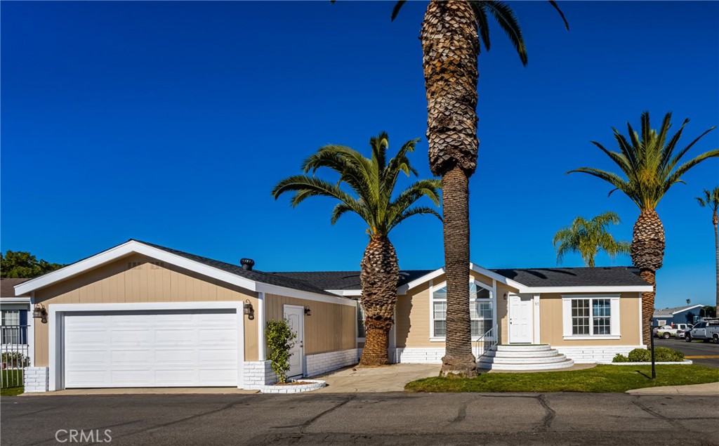 201 W Collins Ave 81