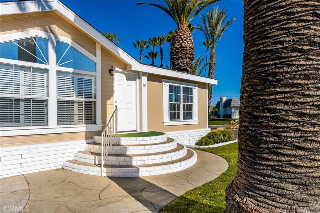 201 W Collins Ave 81