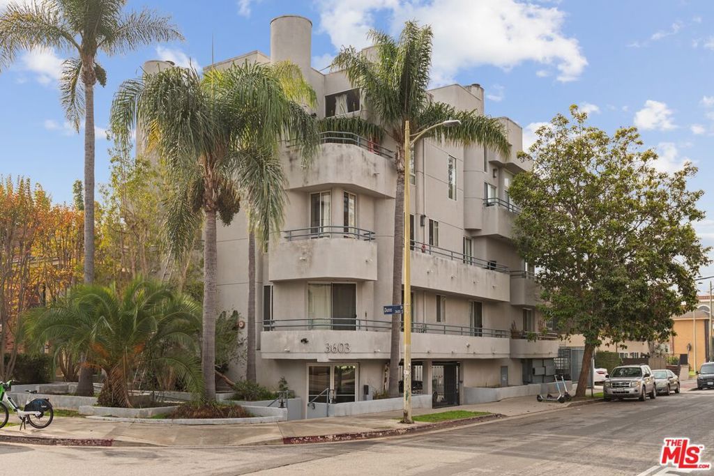Photo of 3603 Dunn Drive #201, Los Angeles, CA 90034 (MLS # 25628161)