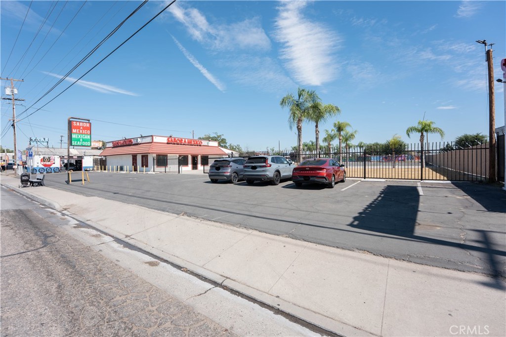 2112 E California