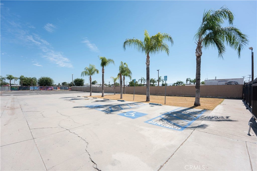 2112 E California