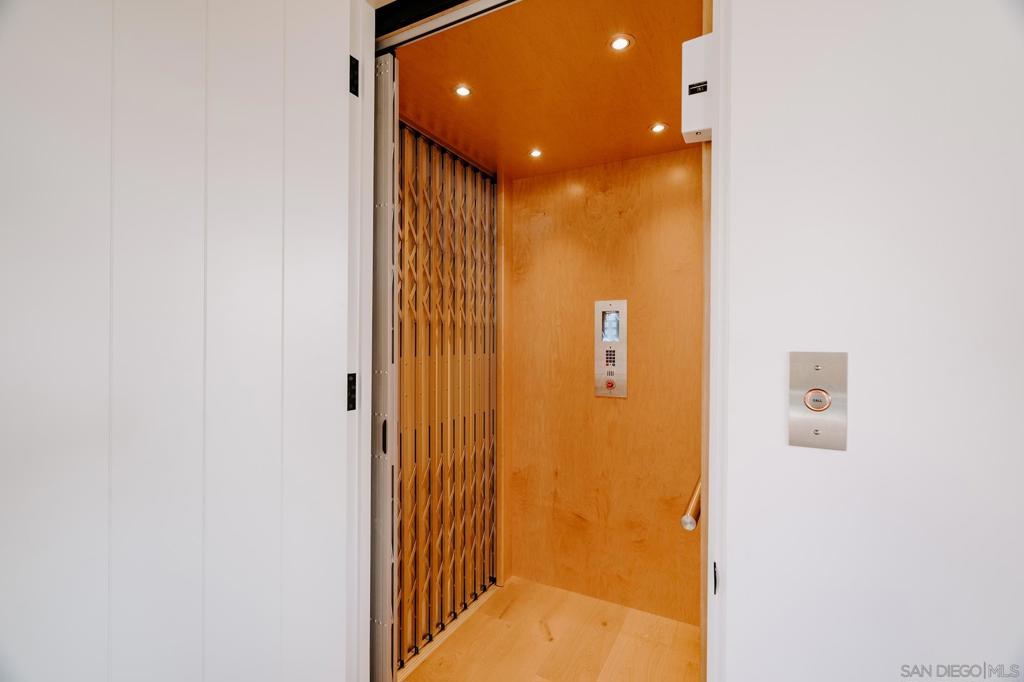 Del Mar - Residential