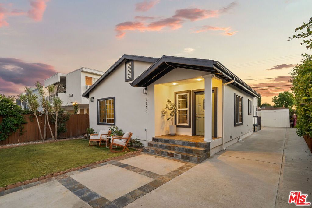 Photo of 3745 Veteran Avenue, Los Angeles, CA 90034 (MLS # 25579653)