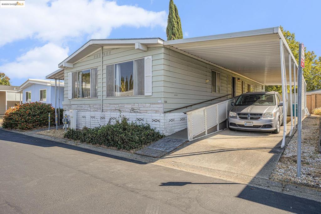 Cute 2-bedroom 2 bath mobile home. Spacious floor plan, light and bright! Large soaker tub and separate shower in master. Large kitchen with breakfast bar plus eating area. Fireplaces: NO