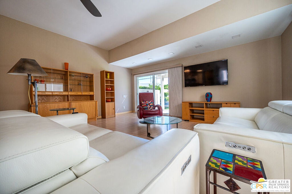 5980 Paradise Plaza