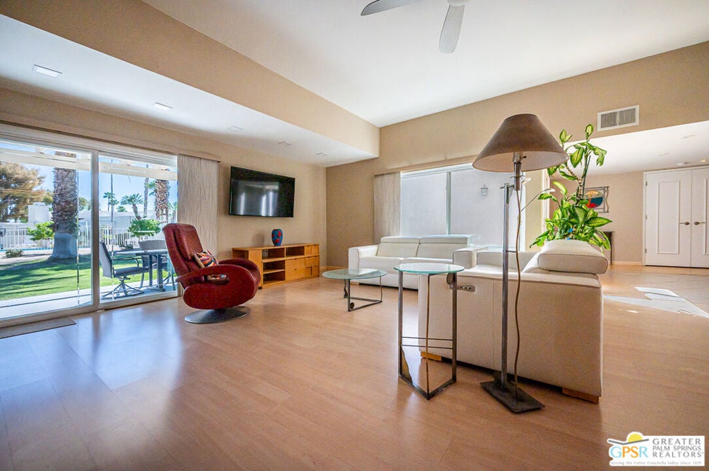 5980 Paradise Plaza
