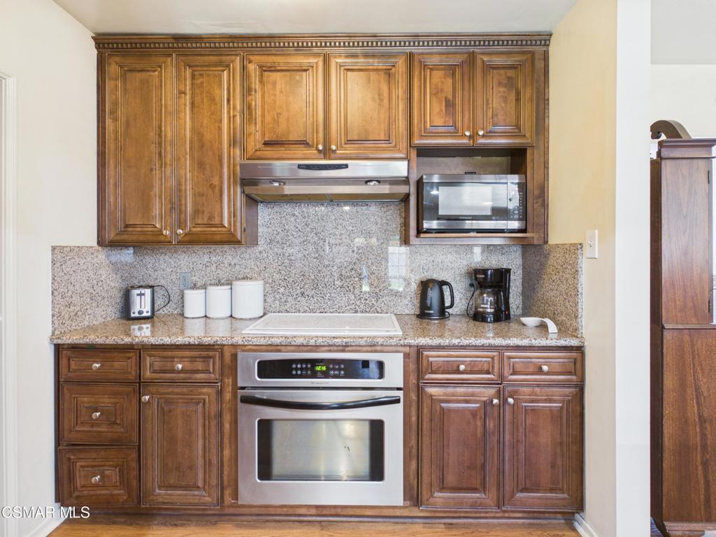 831 N Beachwood Drive