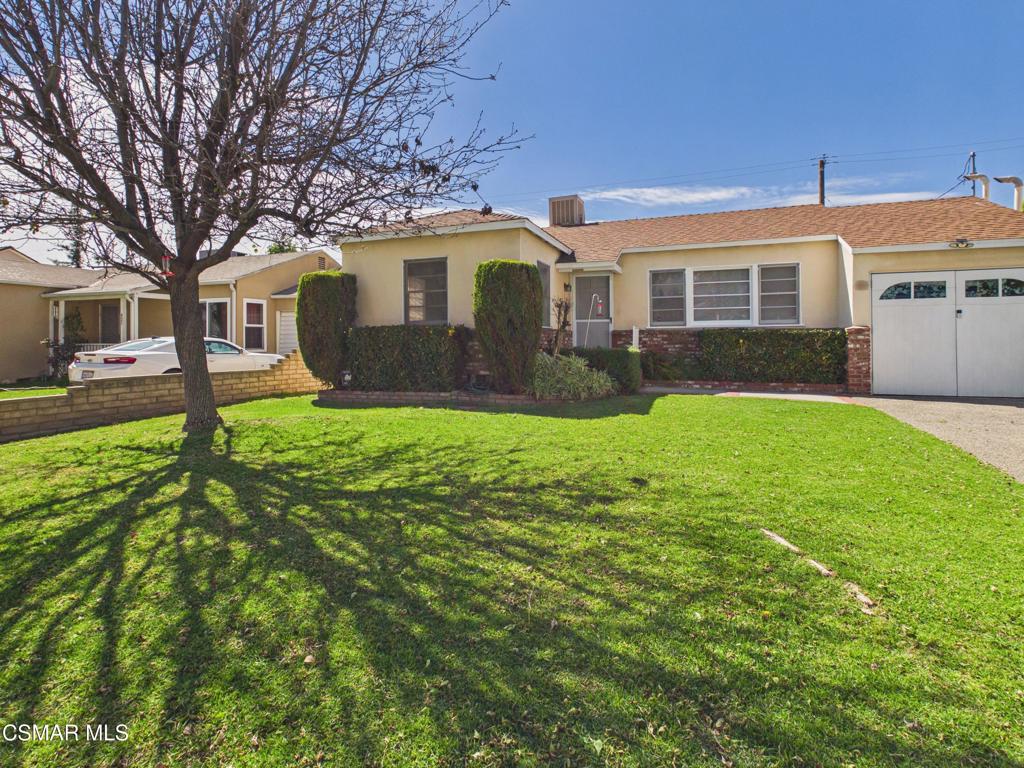 831 N Beachwood Drive