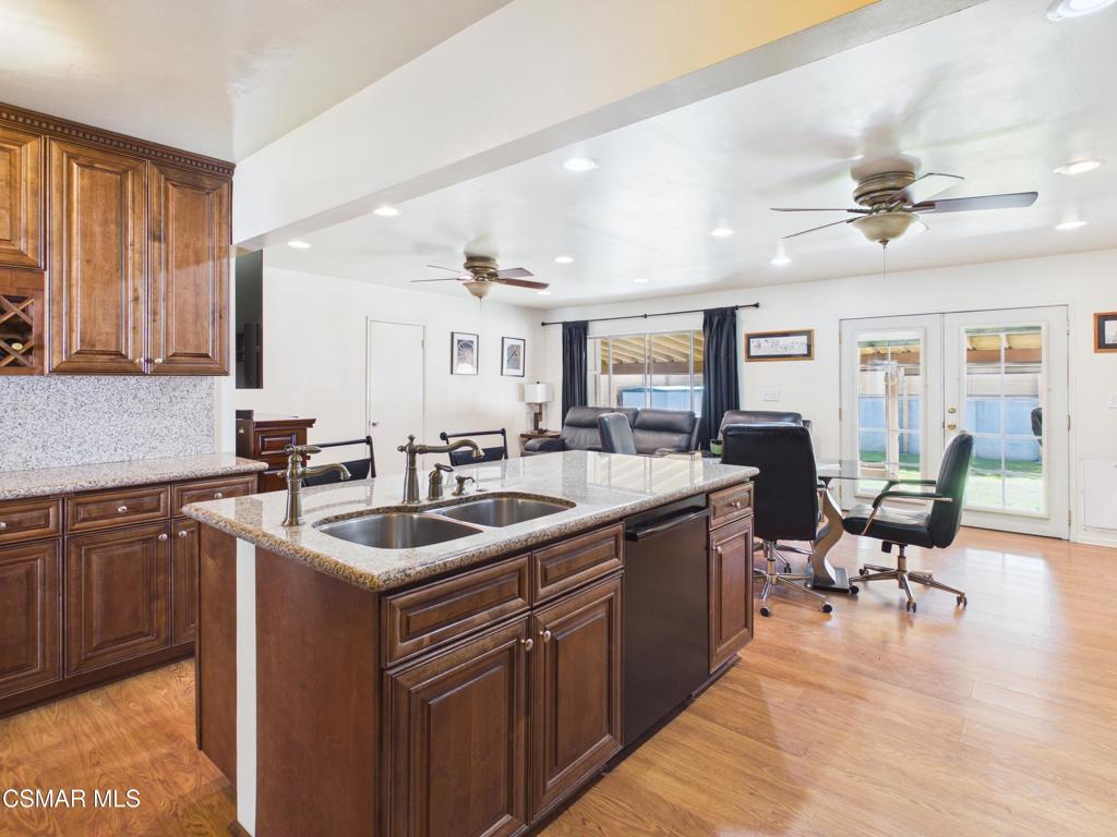 831 N Beachwood Drive