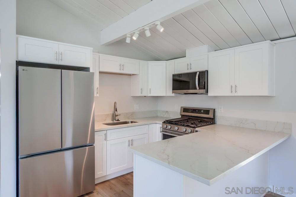 Conveniently located in North Park and just a few minutes away from dozens of shops and restaurants, 3606-3612 Maple is a great duplex without shared walls. Both residences consist of a 3BR/1BA and 960 sqft single family property - 3612 Maple has just been fully renovated and is vacant. There is plenty of street parking and each unit has its own laundry. Please inquire for more details.