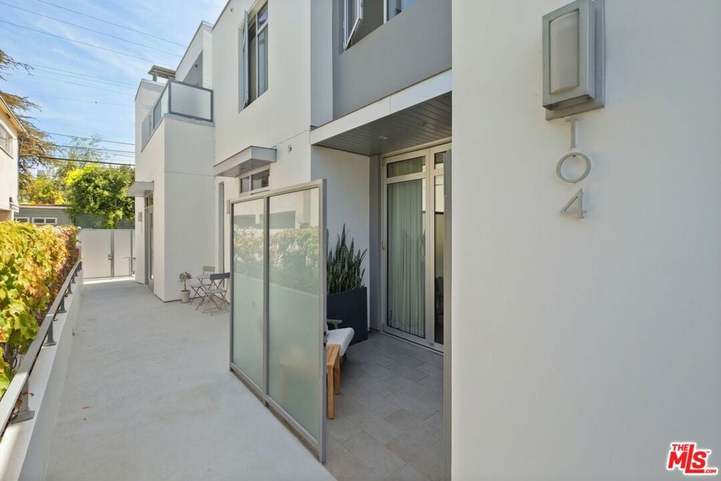 853 21st Street 104, Santa Monica CA 90403