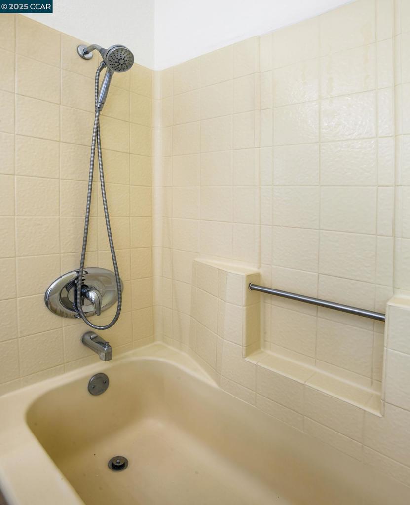 SOUTHAMPTO - Residential Lease