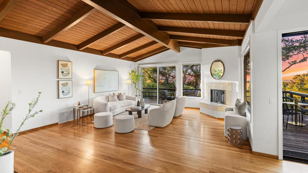 760 La Mesa Drive