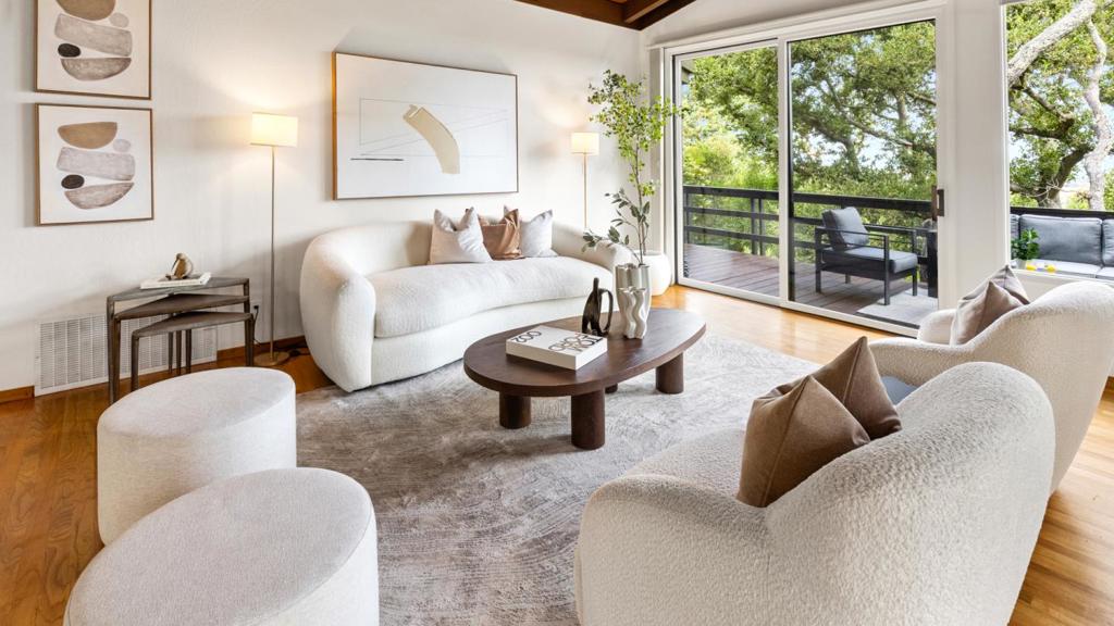760 La Mesa Drive