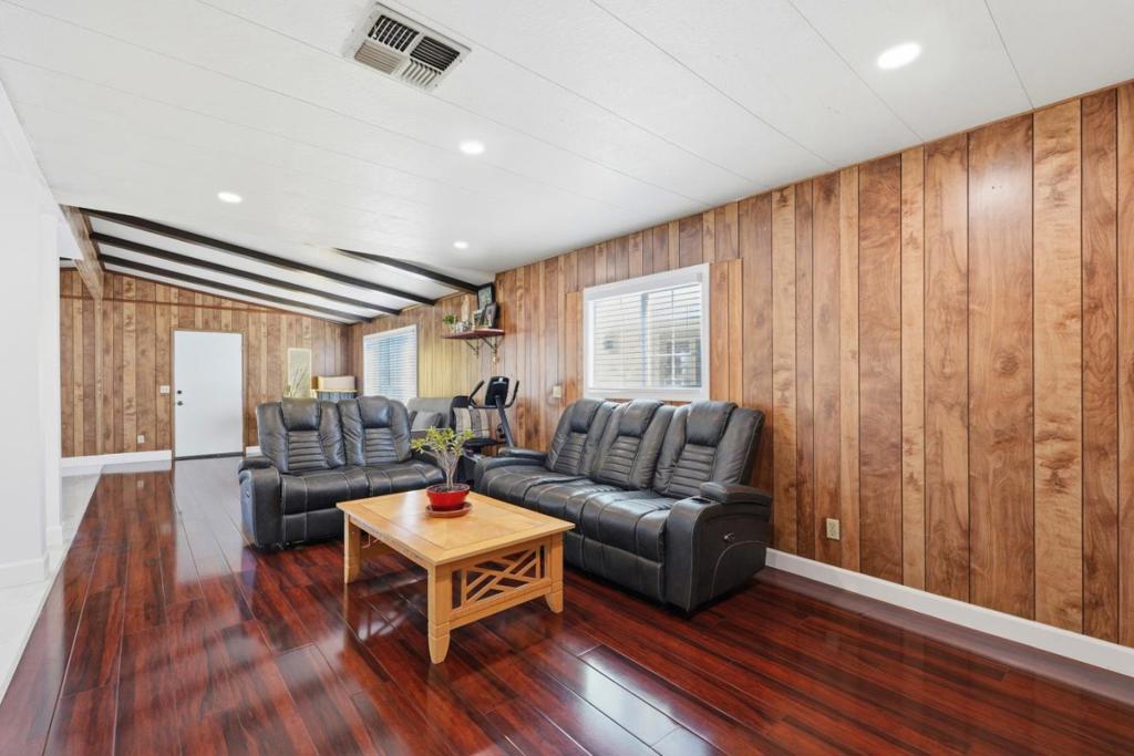 403 Chateau La Salle