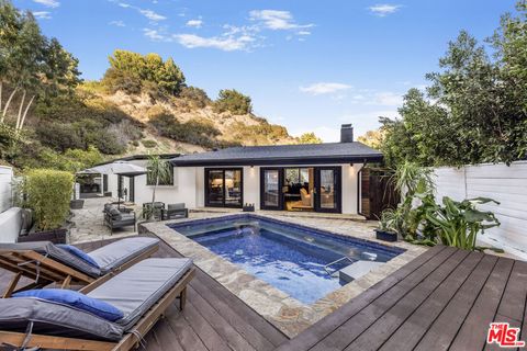 Photo of 9596 Shirley Lane, Beverly Hills, CA 90210 (MLS # 25607507)